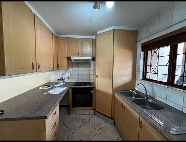 2 BEDROOM APARTMENT FOR SALE IN DOWERGLEN EXT 4